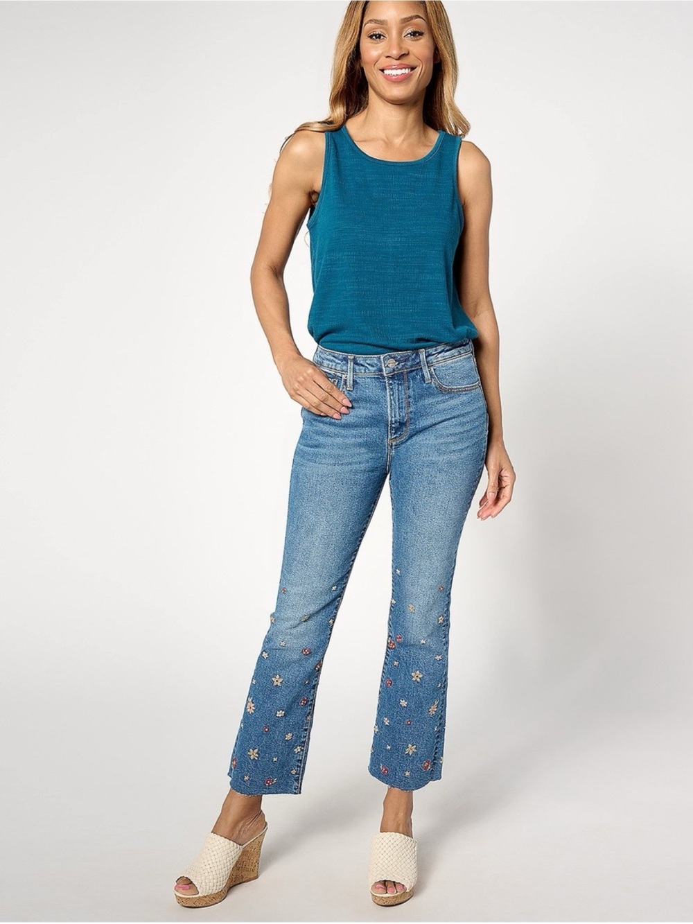 Driftwood Roxy Cropped Embroidered Flower Jeans Size 25